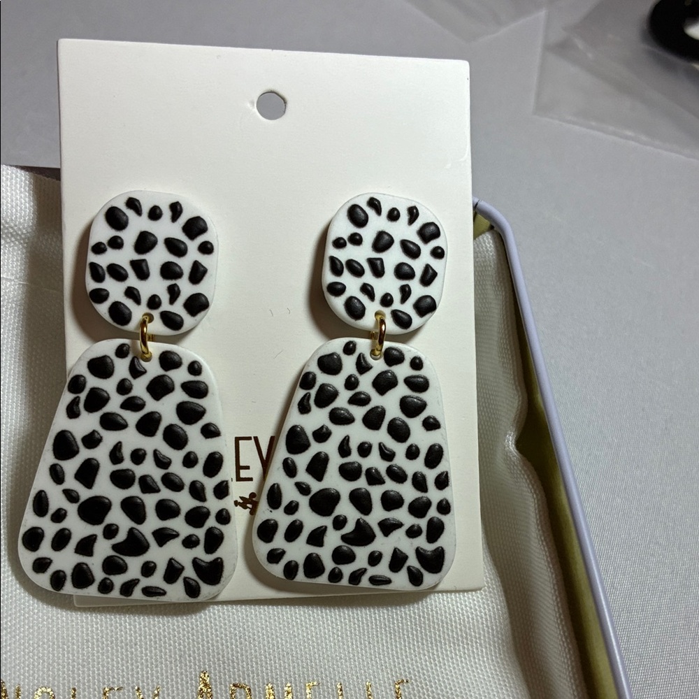 Kinsley Armelle Black and White Earrings